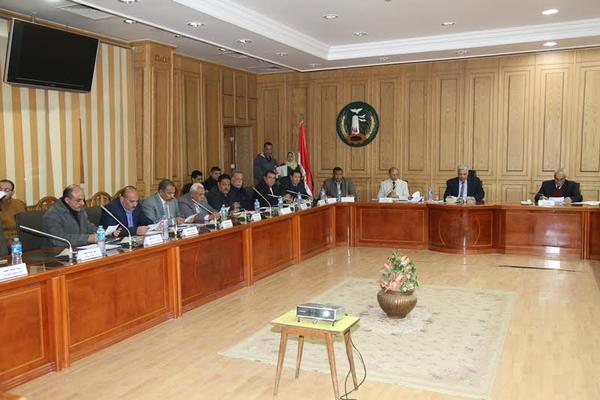 جدول زمنى لإنهاء المشروعات المتوقفة بالمنوفية